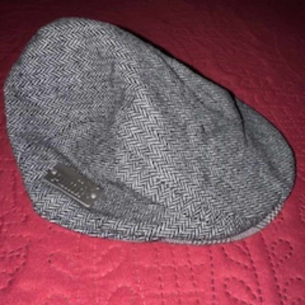 Puma cap , s/m houndstooth black , like new never worn.